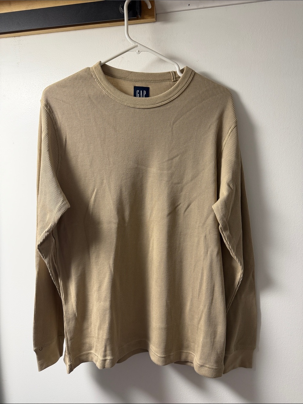 GAP Men's Long-Sleeve Ribbed Crewneck Shirt — Beige/Tan